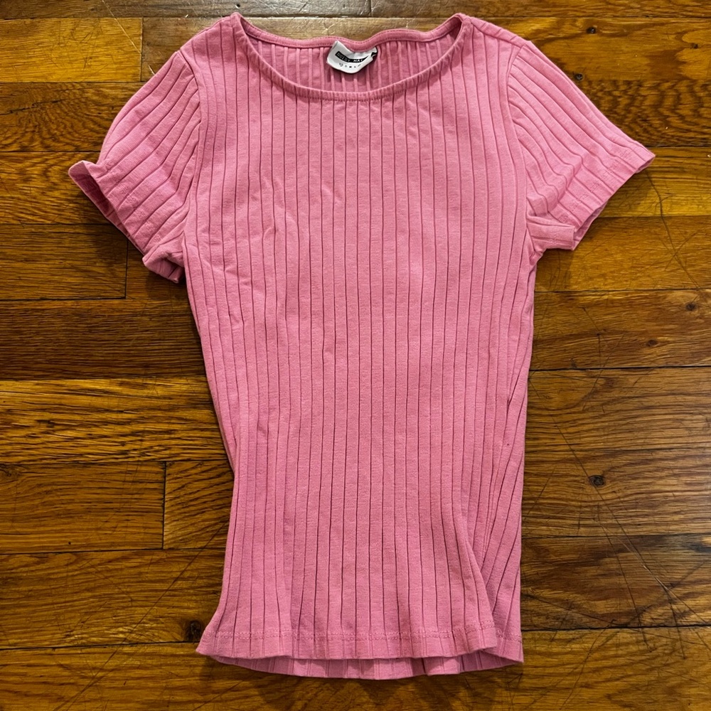 Ribbed Baby Pink T-shirt🩷 (super flattering)